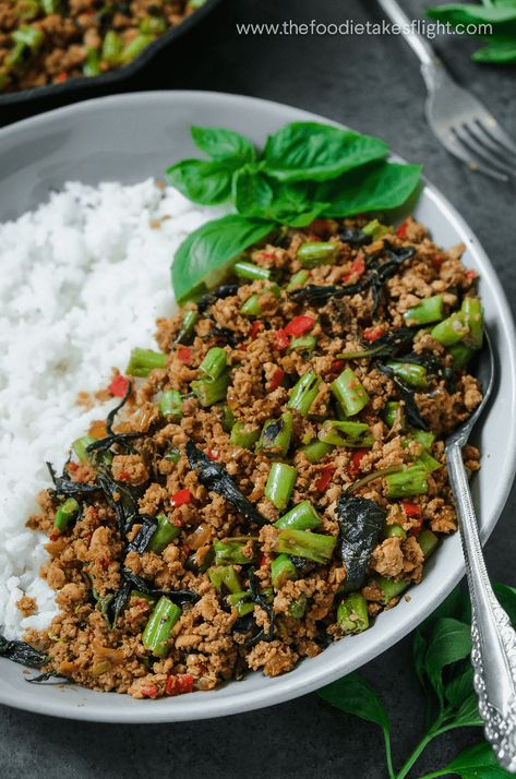 Thai Basil Tofu, Basil Tofu, Pad Krapow, Vegetarian Oyster Sauce, Tofu Recipes Vegan, Tofu Stir Fry, Vegan Asian, Thai Basil, Green Bean Recipes