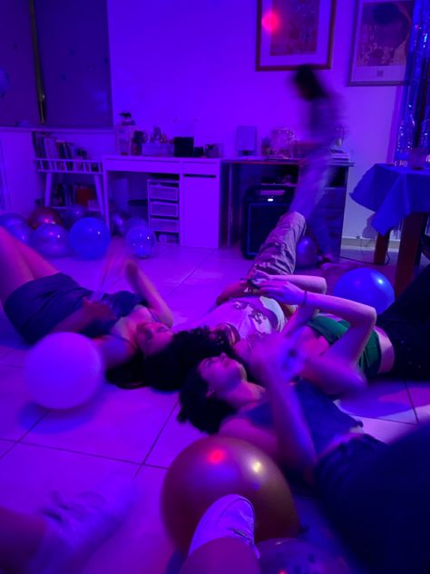 Euphoria Shifting Visuals, Teenage Birthday Party Aesthetic, Euphoria Aesthetic Room, Euphoria Party Aesthetic, Euphoria Dance, Euphoria Moodboard, Euphoria Themed Party, Euphoria Vibe, Euphoria Vibes