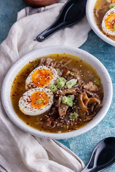 This easy mushroom miso soup with noodles is a healthy and warming vegetarian meal. My favourite spicy mushroom soup is made with white miso paste and topped with a runny boiled egg. #thecookreport #misosoup #noodles Mushroom Miso Soup, Mushroom Miso, Miso Recipes, Spicy Mushroom, Miso Recipe, Miso Soup Recipe, Cheap Clean Eating, Miso Paste, Vegetable Noodles