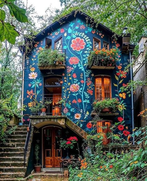 Eclectic Home Exterior, Hippie House Exterior, Eccentric House, Hippie House, West Indies Style, Exterior Painting, Home Exterior, Cute House, Natural Garden