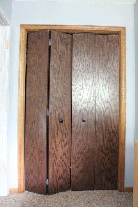 I love a good, cheap door makeover! Bifold Door Makeover, Bifold Doors Makeover, Diy Closet Doors, Bedroom Closet Doors, Closet Door Makeover, Bifold Door, Bifold Closet Doors, Bifold Barn Doors, Diy Sliding Barn Door