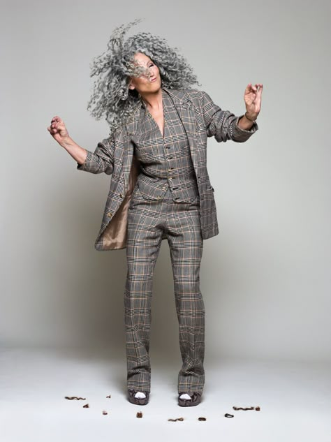 Celebrity Hairstylist Lorraine Massey Doesn't Think You're Too Young To Go Gray Blonde Silver Balayage, Shades Of Gray Hair, Gray Locs, Gray Hair Short, Lorraine Massey, Silver Balayage, Grooming Women, Transitioning To Gray Hair, Short Gray Hair