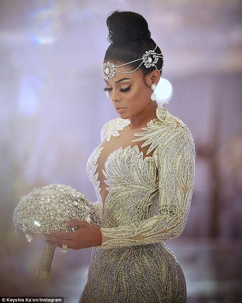 Bejeweled bride Keyshia Ka Oir Wedding, Gucci Mane Wedding, Dior Wedding Dress, Dior Wedding, Keyshia Ka Oir, Wedding Dress Fabric, Gucci Mane, Braut Make-up, Wedding Dresses Beaded