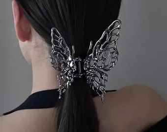 Evelyn Sanchez's favorite items - Etsy Simpul Dasi, Metal Hair Accessories, Women Back, Wholesale Hair Accessories, Hair Clamps, Butterfly Hair Clip, Butterfly Hair, Pearl Hair, Metallic Hair