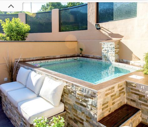 Piscina Pallet, Small Indoor Pool, Dream Backyard Pool, Modern Patio Design, Mini Pool, Small Pool Design, Indoor Outdoor Pool, Jacuzzi Outdoor, Small Backyard Gardens