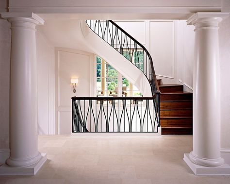 Traditional Railing, Stairways Ideas, Interior Entryway, Outdoor Staircase, درج السلم, Stairs Railing, Interior Railings, Dnevna Soba, Stair Ideas