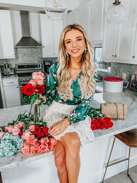 Spring Dani Austin, Dallas Fashion, Flat Lay Photography, Lace Outfit, Aesthetic Photo, Travel Style, Graduation Dress, Spring Outfits, Influencer