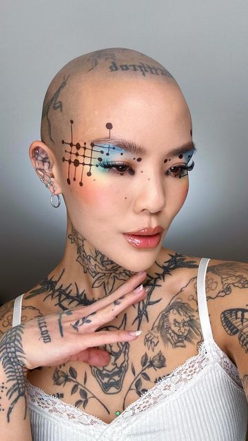 Meicrosoft Makeup Look, Mei Pang Makeup, Futuristic Makeup Sci Fi, Foil Makeup, Artsy Makeup Look, Colourful Eye Makeup, Science Makeup, Mei Pang, Futuristic Makeup