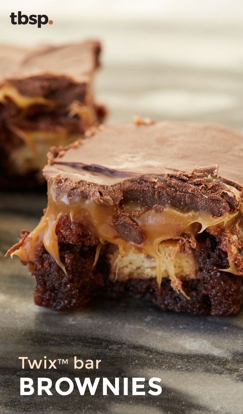 Twix Brownies Recipes, Twix Blondies, Twix Dessert, Killer Brownies, Twix Brownies, Twix Chocolate, Twix Bar, Brownie Desserts, Chocolate Layer Cake