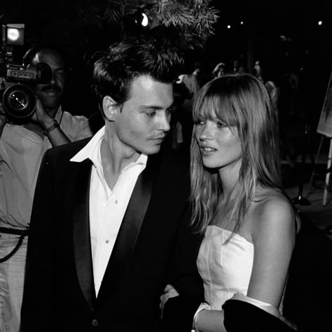 Kate Moss And Johnny Depp, Jd And Veronica, Kate Moss 90s, Young Johnny Depp, Vanessa Paradis, The Love Club, Jack Sparrow, Kate Moss, Celebrity Couples