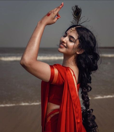 Sketching Scenery, Radha Photoshoot, Bharatanatyam Poses, Bengali Bridal Makeup, Female Celebrity Fashion, Saree Poses, Indian Photoshoot, Beautiful Dresses Short, Photo Pose Style