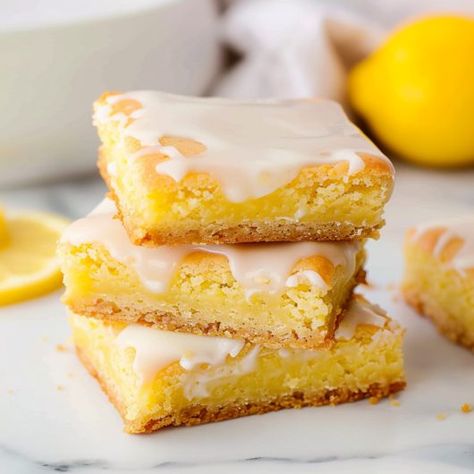 Lemon Blondies Lemon Blondies, Vegan Lemon Curd, Lemon Bars Easy, Lemon Brownies, Resep Brownies, Cake Mix Desserts, Lemon Blueberry Bread, Frozen Lemon, Lemon Bars Recipe