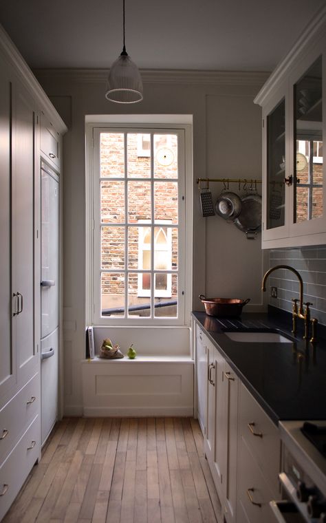 White Galley Kitchens, Historic Townhouse, Farmhouse Kitchen Countertops, Kitchen London, Historic Kitchen, Small Galley Kitchen, Galley Kitchen Design, Sash Window, Devol Kitchens