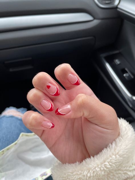 Easy Christmas French Tip Nails, Red French Tip With White Line, Christmas Red French Tip Nails, Red And White French Tip, Red French Tip Nails, Red Tip Nails, Red French Tip, Preppy Nails, Red And White Nails