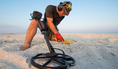 There is a common misconception that as long as you have metal detectors, you can embark on your hobby of metal detecting. However, this is not the only tool you need to get started... Metal Detecting Locations, Metal Detector Reviews, Metal Detecting Tips, Jewelry Aesthetic Gold, Aesthetic Gold Jewelry, Beyblade Toys, Metal Detecting Finds, Panning For Gold, Gold Detector