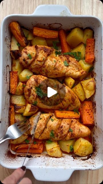 Mediterranean Diet Plan 🇺🇸 on Instagram: "Baked Chicken with potatoes and Carrots
Cre by @healthyfitnessmeals
Serves:3-4
Ingredients for chicken
3-4 chicken Breast
1 tsp salt
1 tbsp lemon pepper
1 tbsp yellow mustard
1 tsp onion powder
1 tsp paprika
1 tbsp olive oil

Ingredients for veggies
2 medium potatoes (I used Yukon Gold)
1 large carrot or 2 medium
1 tbsp lemon juice or half lemon
1 tbsp olive oil
1 tbsp garlic powder ( you can use fresh garlic)
1/2 tsp paprika
Salt and paper

Instructions
1- Preheat oven to 400F
2- Season chicken breast with the chicken seasoning and set aside
3- Add the potatoes and carrots to a baking dish. Season and mix to combine.
2- Place the seasoned chicken in the dish with the potatoes and carrots.
3- Bake for 30-35 minutes or until the internal temperatu Season Chicken Breast, Chicken With Potatoes And Carrots, Bake In The Air Fryer, Chicken Thighs With Potatoes, Carrots Healthy, Chicken Potato Bake, Chicken With Potatoes, Clean Eating Guide, Season Chicken