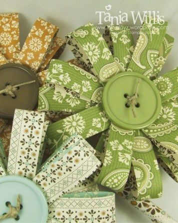 Ribbon Organizer, Crafting Flowers, Tutorial Origami, Buat Pita, Diy Flores, Christmas Papers, Folding Origami, Ribbon Crafts, Scrapbooking Embellishments