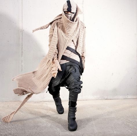 reminds me of dune Dystopian Fashion, Star Wars Fashion, Mens Raincoat, Concept Clothing, Cyberpunk Fashion, Futuristic Fashion, African Men Fashion, Fashion Project, Tech Fashion