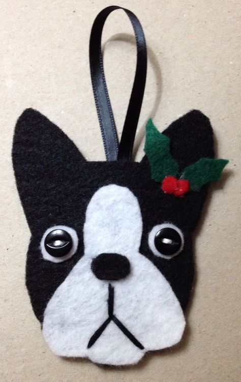 Boston terrier christmas decoration Boston Christmas, Boston Terrier Christmas, Felt Ornaments Patterns, 강아지 그림, Felt Dogs, Dog Crafts, Felt Pattern, Boston Terriers, Felt Christmas Ornaments