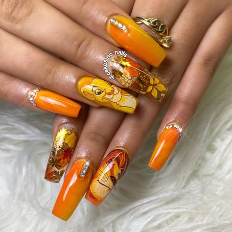 #acrylicnails #lionking #nails #uñas #uñasacrílicas Lion King Nails, Lion Face Paint, Lion And Lioness Tattoo, Lion Hand Tattoo, Lamb Tattoo, King Nails, King Orange, Clear Nail Tips, Kutek Disney