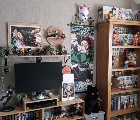 Weeb Living Room, Anime Themed Living Room, Geek Room Aesthetic, Manga Bookshelf Ideas, Weeb Room Ideas, Demon Slayer Room Decor, Demon Slayer Room, Demon Slayer Book, Manga Display