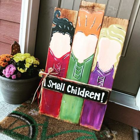 Halloween Signs Diy, Hocus Pocus Party, Halloween Hocus Pocus, Fröhliches Halloween, Halloween Porch, Halloween Yard, Fall Halloween Decor, Halloween Deco, Pallet Ideas