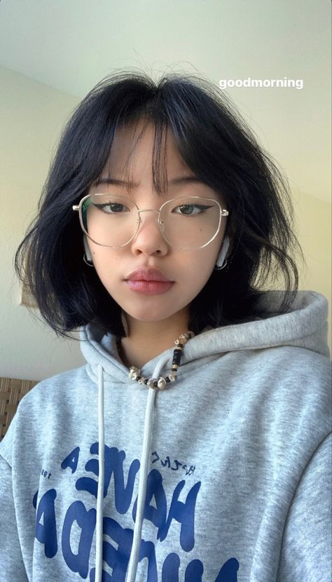 abiibondoc on insta Cute Aesthetic Glasses Frames, High Prescription Glasses, Glasses On Women, Hairstyles For People With Glasses, Glasses Frames For Round Faces, Glasses With Bangs, Girl With Glasses Aesthetic, Outfits With Glasses, Round Face Glasses Frames