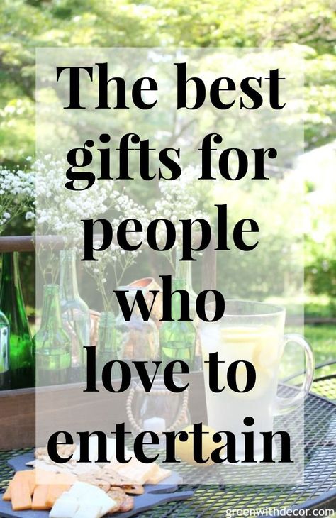 The best gifts to give to people who love to entertain. These appetizer dishes and party platters are so cute and useful! Saving this for my Christmas shopping list! Patio Gift Ideas, Summer Cottage Decor, Mule Mugs, Summer Porch Decor, Christmas Shopping List, Summer Diy Projects, Appetizer Dishes, Holiday Mantel, Entertaining Gifts