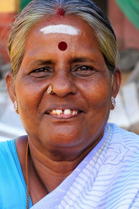 Faces of India Srirangam Tamil Nadu Watercolor Reference, A Business Woman, India Vacation, India Travel Places, Romantic Resorts, India Travel Guide, Street Vendor, Nepal Travel, Festivals Around The World