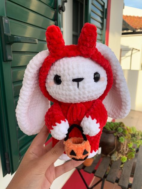 Red Crochet Stuffed Animals, Crochet Horror, Hello Kitty Crochet, Crochet Fish, Crochet Plushies, Fall Crochet, Fall Crochet Patterns, Crochet Eyes, Knitting Machine Patterns