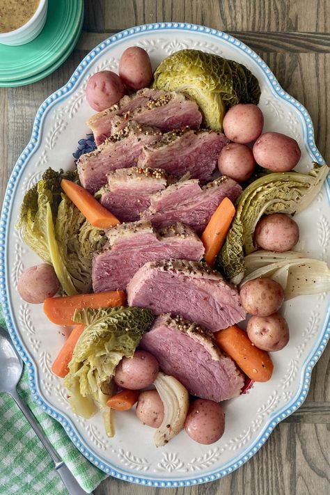 slow cooker corned beef and cabbage Pioneer Woman Corned Beef And Cabbage, Pioneer Woman Corned Beef, Brisket In Instant Pot, Brisket In Air Fryer, Reheat Brisket, Brisket In Oven, Crockpot Corned Beef And Cabbage, Irish Magic, Rainbow Recipes