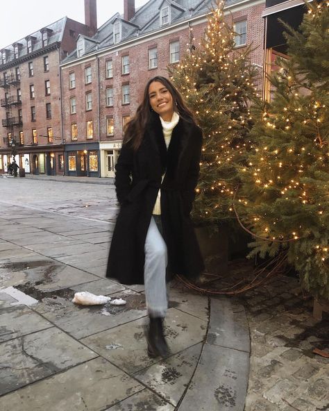 Tess Christine on Instagram: “Happy Christmas Eve! ✨🎄🤍 I hope you all have an amazing holiday.” Tess Christine Outfits, Tess Christine, Happy Christmas Eve, Nyc Trip, Christmas Aesthetic, Happy Christmas, Winter Outfit, Wonderful Time, Christmas Eve