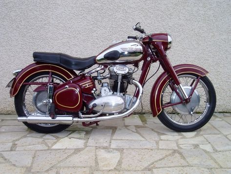 44 1950s Jawa 500cc twin | tasio205 | Flickr Jawa 350, Motorcycle Images, Moto Scrambler, Antique Motorcycles, Мотоциклы Cafe Racers, Motos Vintage, Motorcycles And Scooter, Honda Bikes, Motos Honda