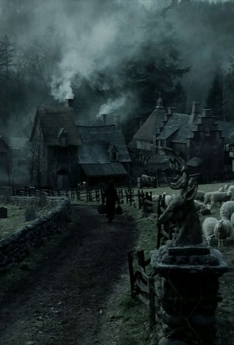 Paradis Sombre, The Legend Of Sleepy Hollow, Legend Of Sleepy Hollow, Medieval Aesthetic, Tim Burton Films, رعب نفسي, 다크 판타지, Fantasy Setting, Fantasy Places