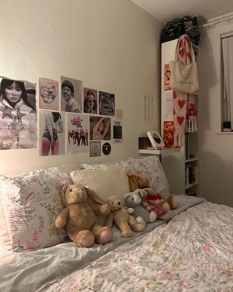 Room Ideas 2024, Dorm Room Ideas Light Pink, Room Ideas Light Pink, Girl Bedrooms Aesthetic, Light Pink Dorm Room, Teenage Girl Bedrooms Aesthetic, Adult Room Decor, Dorm Room Color Schemes, Bedroom Makeovers