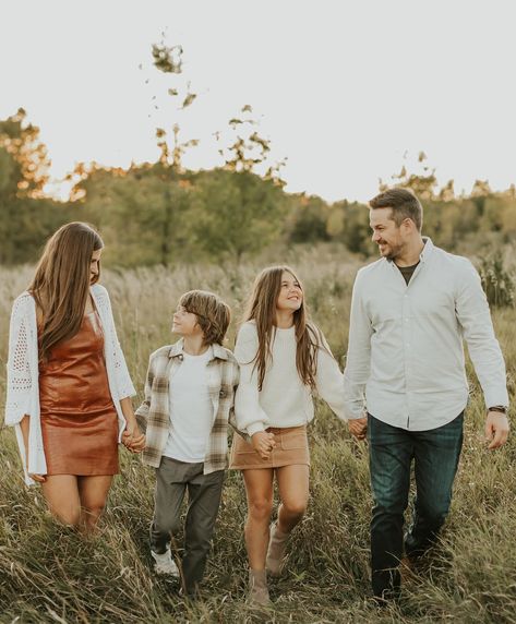 Sarah & Taylor’s engagement + family session ✨ Blended Family Engagement Photos, Engagement Photos With Children, Engagement Pictures With Kids, Engagement Photos With Child, Family Engagement Photos, Sarah Taylor, Family Engagement, Blended Family, Taylor S