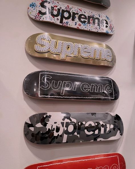 Supreme Skateboard Decks On Wall, Skateboard Deck Wall Art, Skateboard Recycle, Skate Place, Crochet Decor Ideas, Supreme Aesthetic, Supreme Skateboard, Skateboard Room, Music Bedroom