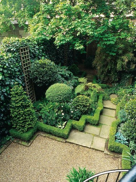 Multidimensional landscaping ideas can save an unusual garden space. Formal Garden Design, Shade Garden Design, Evergreen Garden, Garden Shrubs, Formal Gardens, The Secret Garden, Traditional Garden, Garden Photos, Small Garden Design