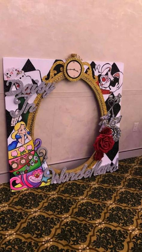 Disney Photobooth, Alice In Wonderland Props, Alice In Wonderland Crafts, Alice In Wonderland Pictures, Alice In Wonderland Diy, Alice In Wonderland Decorations, Dark Alice In Wonderland, Alice In Wonderland Tea Party Birthday, Birthday Props