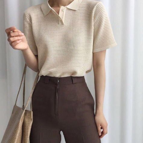 Beige | @minimalarchive Pastel Aesthetic Outfit, Minimalistic Outfits, Look Office, Winter Mode, Vintage Hippie, Brown Pants, Aesthetic Outfit, 가을 패션, Mode Vintage