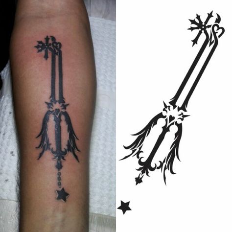 Oathkeeper Keyblade Arm Tattoo Keyblade Tattoo, Kingdom Hearts Tattoo, Tattoo Paper, Dad Tattoos, Deathly Hallows Tattoo, Kingdom Hearts, Dreamcatcher Tattoo, Arm Tattoo, Triangle Tattoo