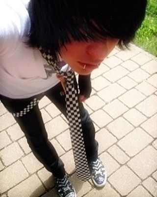 Scene Kid Outfits Male, Scene Boy Outfit, Emo Fashion 2000s, Emo Boy Outfit, Scene Emo Fashion, Emo Guy, Emo Scene Outfits, Emo Culture, Emo Pictures