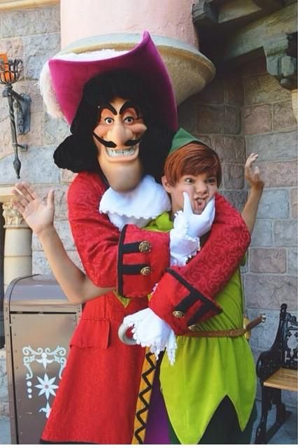 Peter Pan Disneyland, Scooby Doo Pictures, Peter Pan Disney, Peter And Wendy, Disney Cast Member, Disney World Pictures, Disney World Characters, Disney Face Characters, Disney Princes