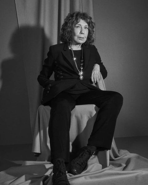 Lily Tomlin - ❤️ Lilly Tomlin, Lily Tomlin, Redo Cabinets, Out Of My League, You Make Me Laugh, My Opinions, Body Types, I Laughed, Lily