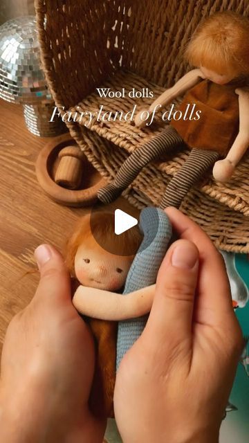 •Fairyland of dolls• on Instagram: "📽️🎞️🤍 #wooldoll #doll #dolls #minidoll #artdolls #softdoll #waldorfinspired #handmadedollslovers #minidolls" Waldorf Doll Hair Tutorial, Waldorf Dolls Diy, Fairy Dolls Diy How To Make, Waldorf Doll Pattern Free, Tiny Waldorf Doll, Fairy Dolls Handmade, Waldorf Doll Tutorial, Waldorf Crafts, Wool Dolls