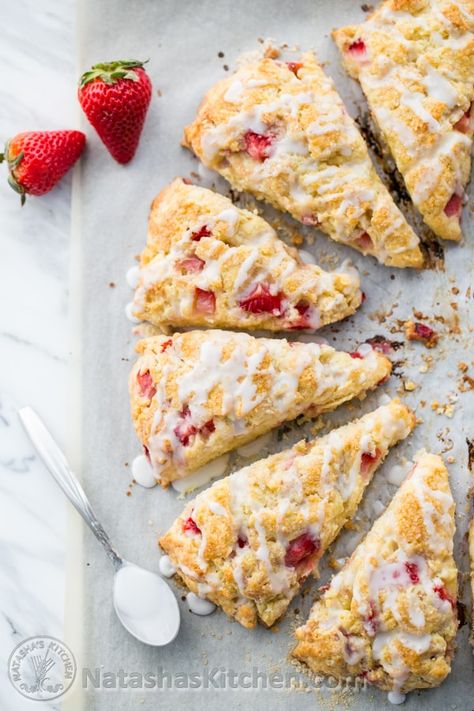 These strawberry scones are soft and wonderful. I brought these over to my nieces birthday party and all 4 of my sisters asked for the recipe. Learn how to make strawberry scones! | natashaskitchen.com Best Scone Recipe, Strawberry Scones, How To Make Scones, Baked Treats, Dried Strawberries, Scone Recipe, Fresh Strawberries, Strawberry Recipes, Afternoon Snacks