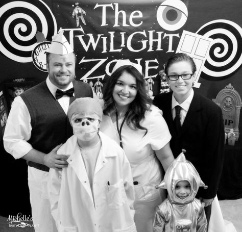 twilight zone costumes - - Party by Michelle's Party Plan-It #halloween #halloweenpartyideas #twilightzone #halloweencostume #rodserling #michellespartyplanit Twilight Zone Birthday Party, Twilight Zone Party, Halloween Costume Party Ideas, Costume Party Ideas, Zone Tv, To Serve Man, Rod Serling, Fifth Dimension, 5th Dimension