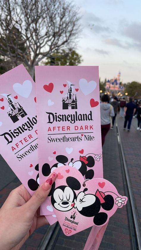 Disney World Date, Pink Disneyland, Disney World Aesthetic, Disney Word, Disney Adult, Cute Disney Outfits, Disney World Pictures, Disney Paris, Disneyland Pictures