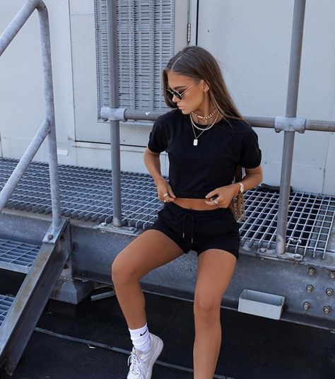 Black Sweat Shorts Outfit, Sweat Shorts Outfit, Womens Sweat Shorts, Black Sweat Shorts, Loungewear Summer, Summer Loungewear, Black Sweats, Summer Shorts Outfits, Short Loungewear