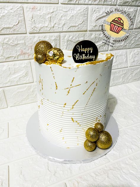 White cake with glitter gold foam balls, ferrero rocher chocolate and happy birthday disc topper White And Gold Cake, Ball Cake, 2 Tier Cake, Glitter Ball, Edible Gold, Cakes For Women, Floral Border Design, Gold Cake, Glitter Gold